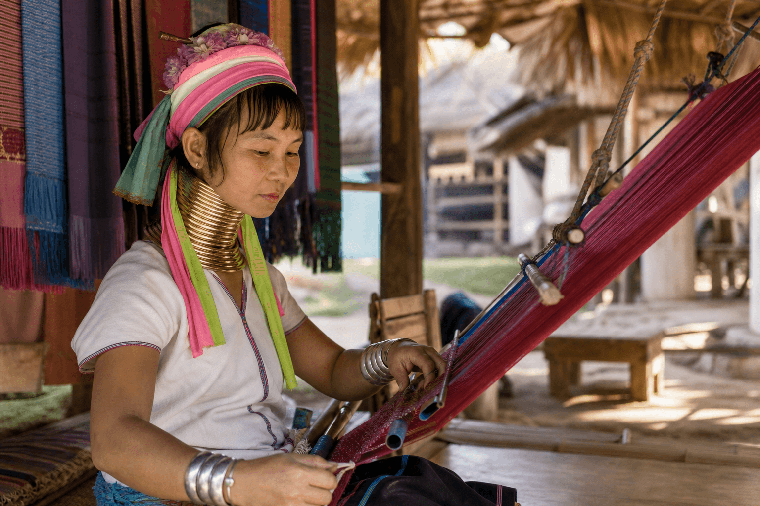 Long Neck Karen village Mae Rim — weaving and local culture