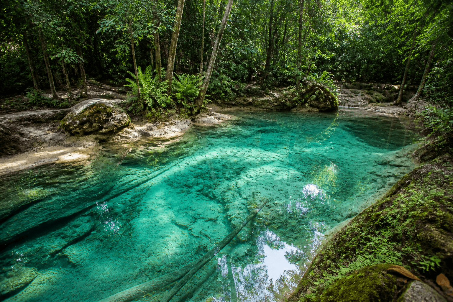 Turquoise seven-color spring pool at Bua Tong
